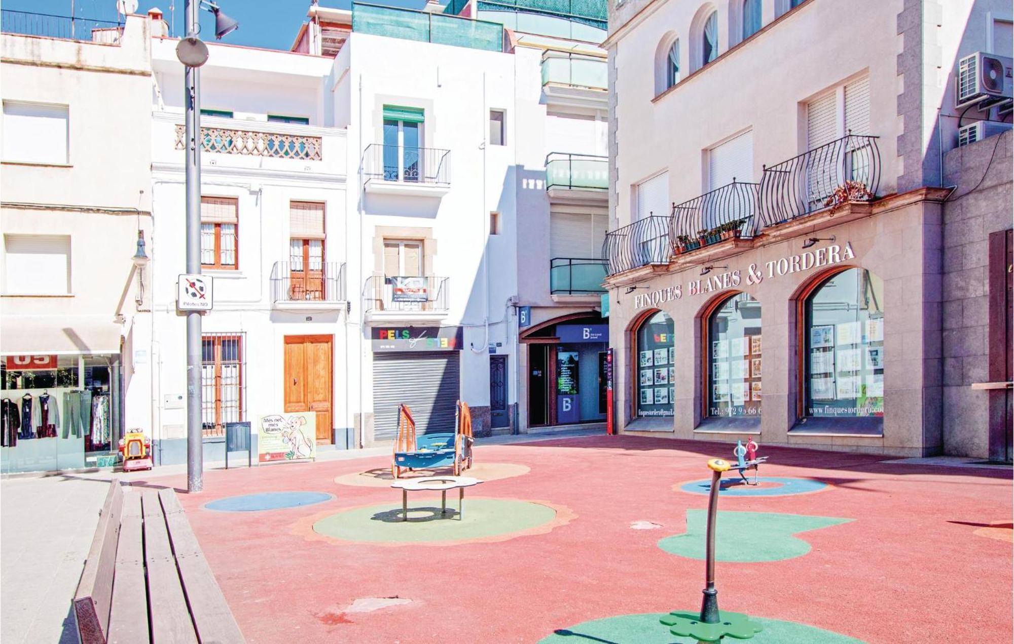 2 Bedroom Cozy Apartment In Blanes Kültér fotó